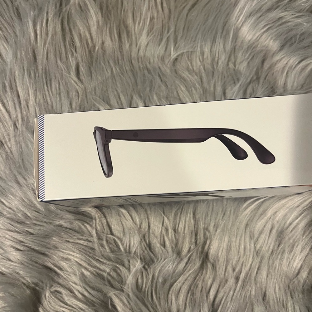 Black Bluetooth Headset with Wireless Single-Ear Design - Picture 2 of 3